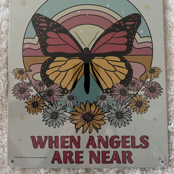 Butterfly sign - Picture 2 of 5